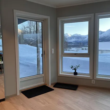 Mountain View Apartment Isfjorden
